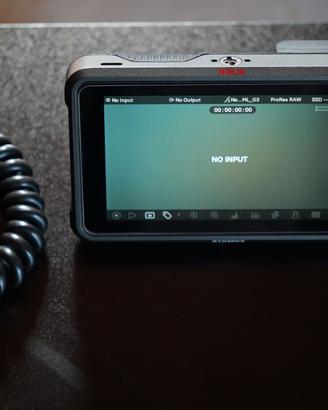 Atomos Ninja V 5" 4K HDR + Cage + HDMI