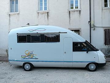 CAMPER MAI VISTO, DUE PIANI  INTERNI IN TEK 