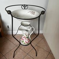 TOILETTE DA CAMERA IN FERRO BATTUTO E CERAMICA