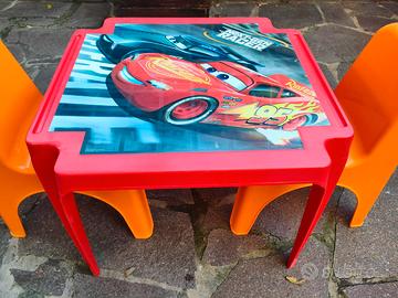 Tavolo Saetta Mc Queen + 2 sedie in plastica