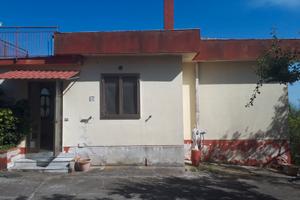 VILLA INDIPENDENTE con TERRENO e piccolo appartam