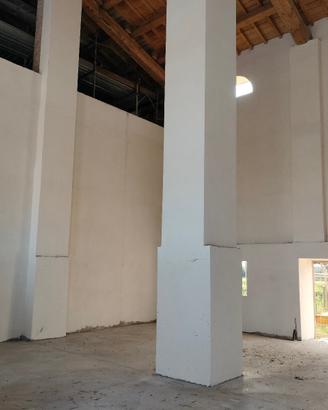 Magazzino capannone con terreno