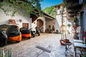 CASA SEMINDIPENDENTE A PESCATE
