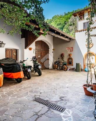 CASA SEMINDIPENDENTE A PESCATE