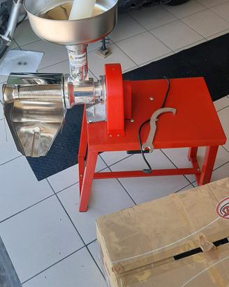 macchina spremi pomodori 