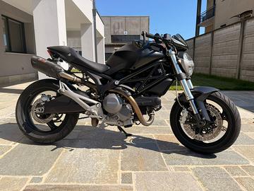 Ducati Monster 696