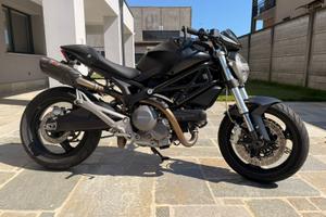 Ducati Monster 696