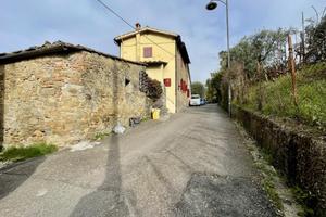 RUSTICO A SCARPERIA E SAN PIERO