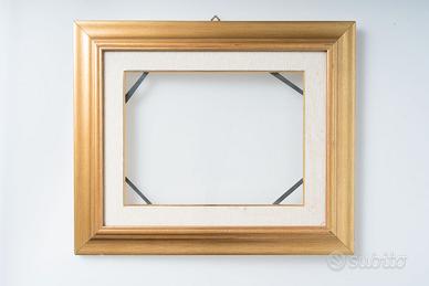 Cornice dorata 50×60 cm con vetro N2