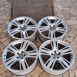 4 - CERCHI IN LEGA AUDI 8X19 5X112 ET26 CB 66,6