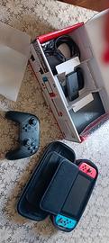 NINTENDO SWICTH +JOYSTICK COME NUOVI