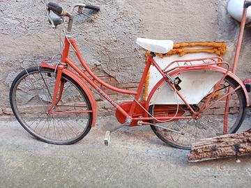 Biciclette antiche da uomo e da donna