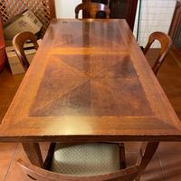 Tavolo in legno massiccio