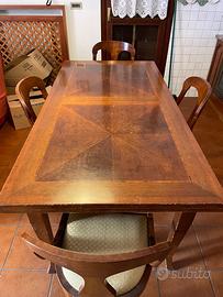 Tavolo in legno massiccio