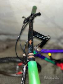 Mountain Bike Vintage Anni '90 - Colorazione Fluo