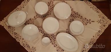 Servizio piatti porcellana Tognana bordo oro