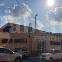 Via del Santo, grande locale/capannone