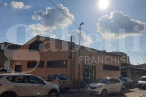 Via del Santo, grande locale/capannone