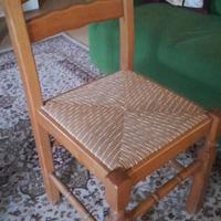 Sedie in legno e paglia