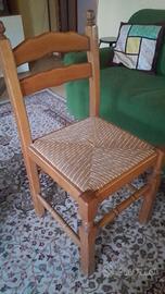 Sedie in legno e paglia