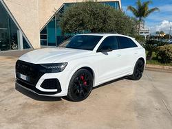 Audi Q8 RS TFSI V8 quattro tiptronic