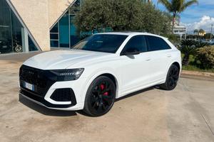 Audi Q8 RS TFSI V8 quattro tiptronic