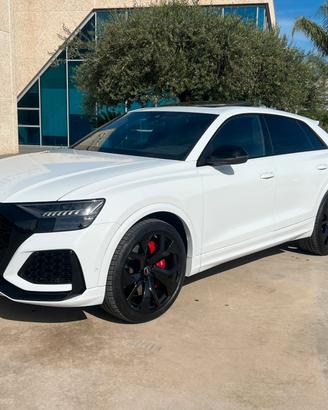 Audi Q8 RS TFSI V8 quattro tiptronic