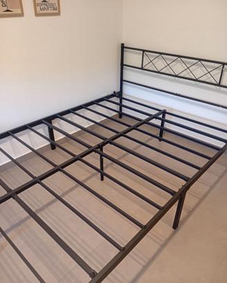 Struttura letto e topper materasso