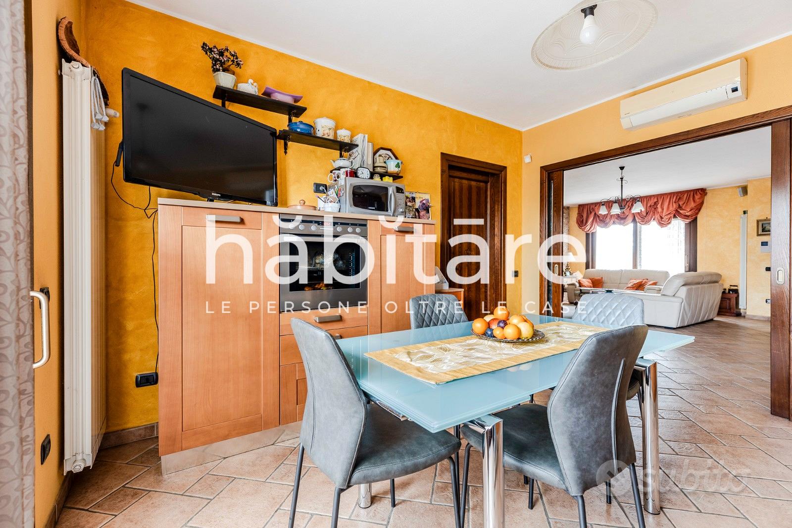 Rifinita Villa con giardino e seminterrato - Altro