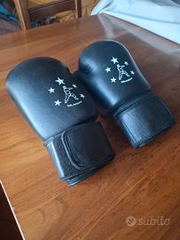 Kit da Kick Boxing nuovo, mai usato.