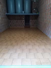 Due garage, uno di 30 mq. l'altro di 12 mq