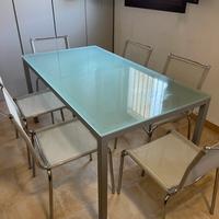 Tavolo in vetro e 6 sedie