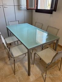 Tavolo in vetro e 6 sedie