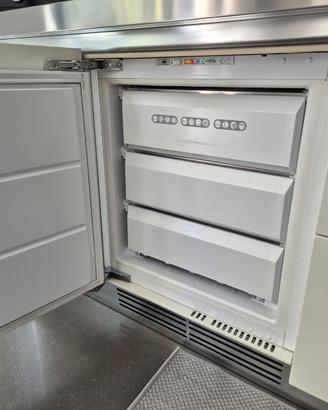 Congelatore da incasso Whirlpool AFB823