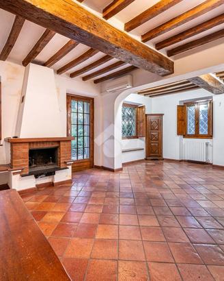 VILLA SINGOLA A MONTECCHIO EMILIA