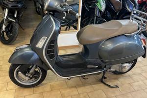 Piaggio Vespa 300 GTS