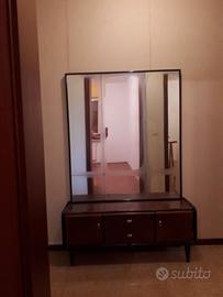 Mobile vintage con specchio