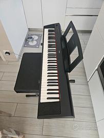 Yamaha NP-15 piaggero Black 61 tasti