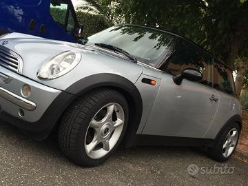 Mini Cooper R50 Hatchback (2001)