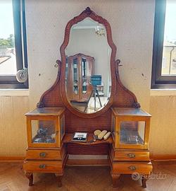 Elegante toilette degli anni ‘30 a Trieste