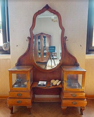 Elegante toilette degli anni ‘30 a Trieste