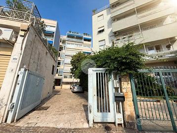 4 LOCALI A NAPOLI