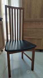 sedie in legno e cuoio 