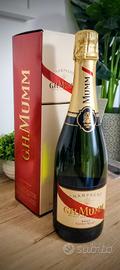 Bottiglia di Champagne G.H. Mumm Cordon Rouge brut