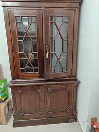 Mobile con vetrina in legno artigianale 