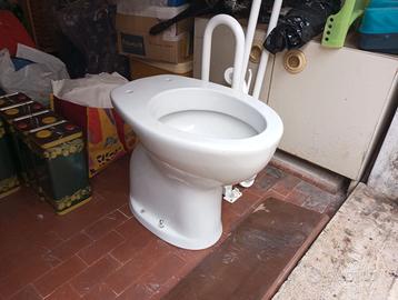 WC disabili con maniglioni