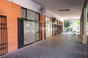 LOCALE COMMERCIALE CON BAGNO