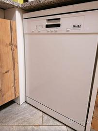 Lavastoviglie professionale Miele PG 8080 BW