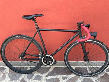 Bici da corsa in carbonio