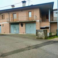 AMPIO TRICAMERE IN TRIFAMILIARE: 134 mq abitati...